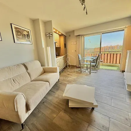 Le Beausejour, With Pool, Parking, Air Conditioning Apartamento