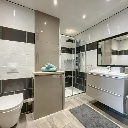 Le Beausejour, With Pool, Parking, Air Conditioning * Le Cannet