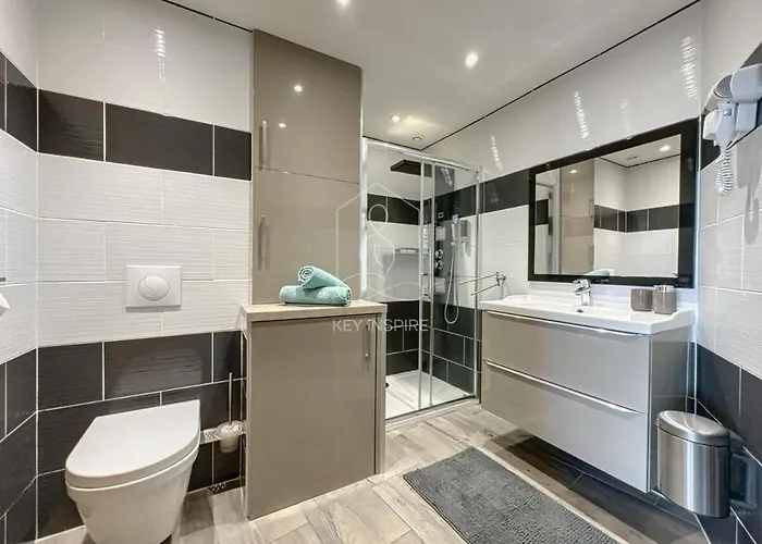 Le Beausejour, With Pool, Parking, Air Conditioning * Le Cannet