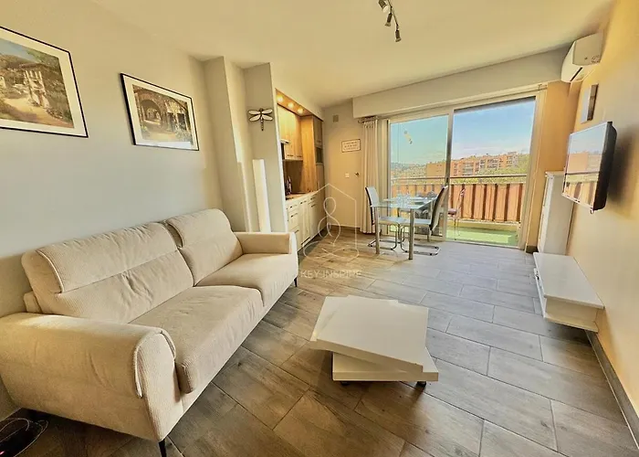 Le Beausejour, With Pool, Parking, Air Conditioning Apartmán